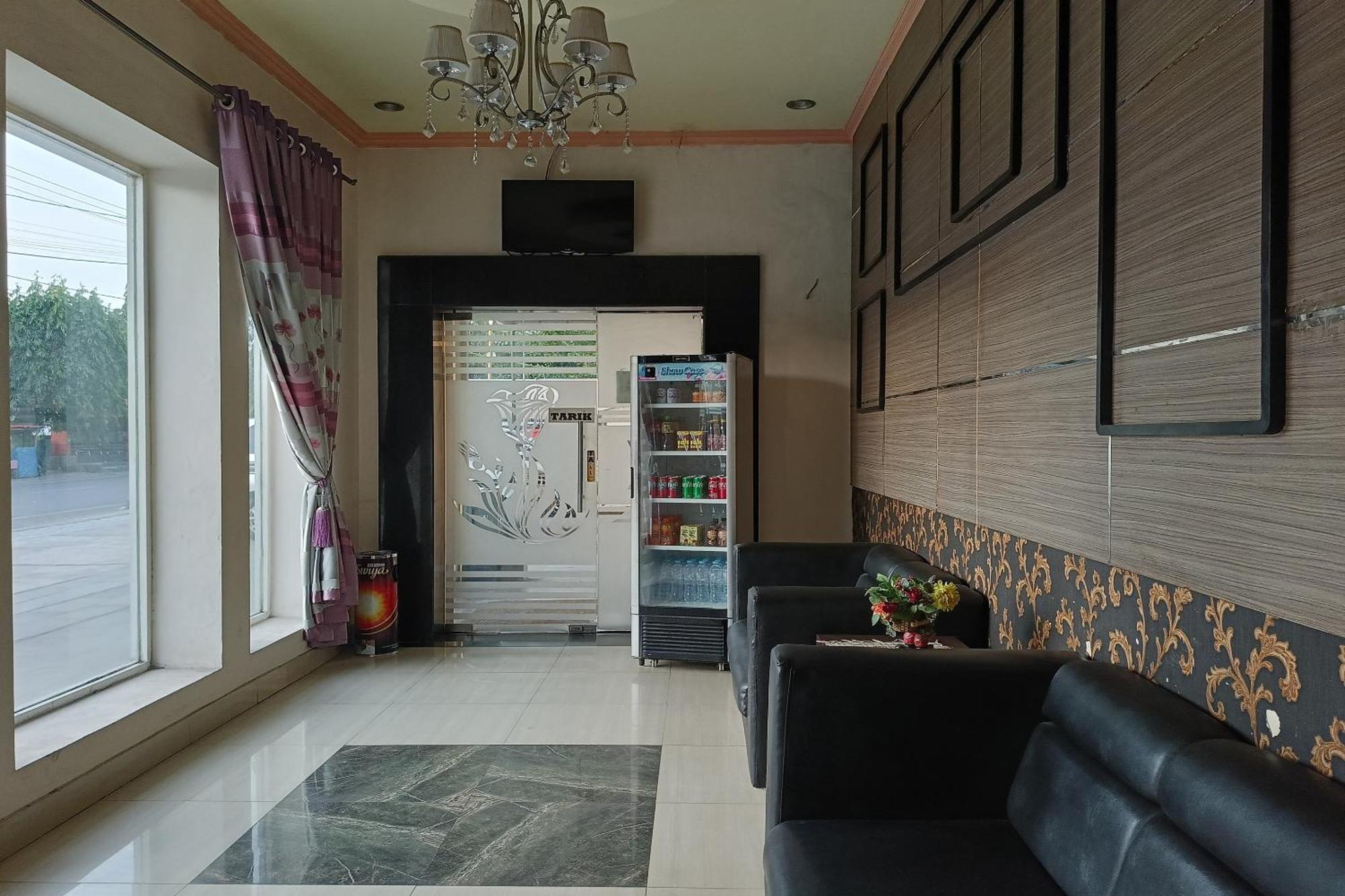 Oyo 93665 Puri Homestay Kendari Esterno foto